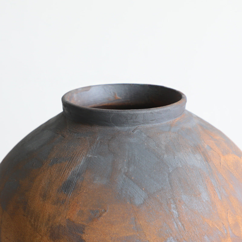 Ceramic flower vase